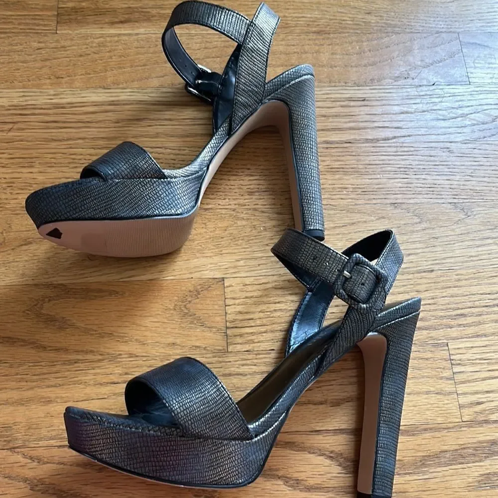 Madden Girl Ankle Rollo Platform Stiletto 5” Golden Metallic/ Black Heels-9.5